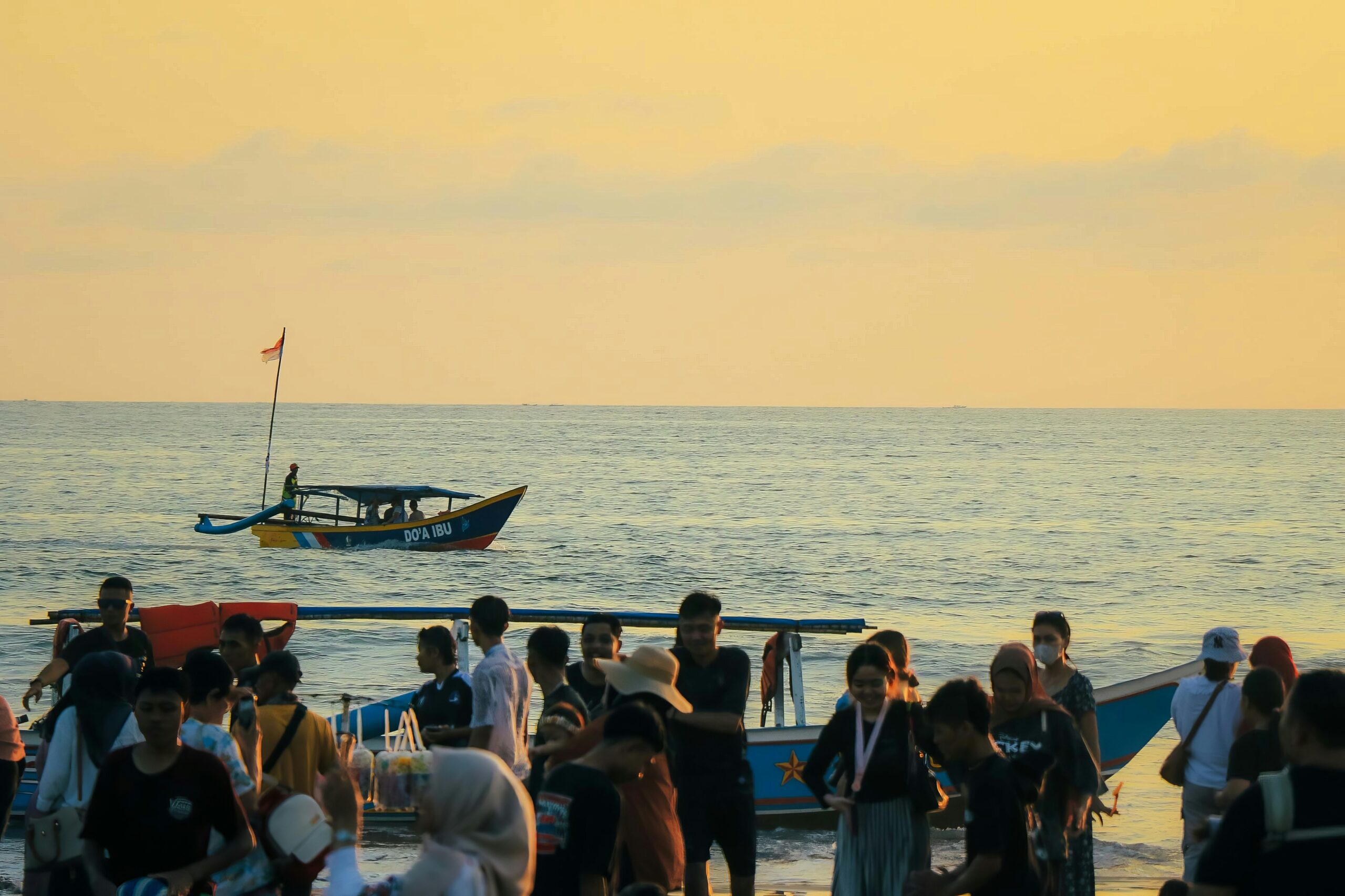 Thailand vacation budget travel beach market